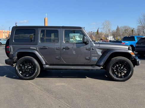 Used 2022 Jeep Wrangler Unlimited Sahara w/ Cold Weather Group image 9