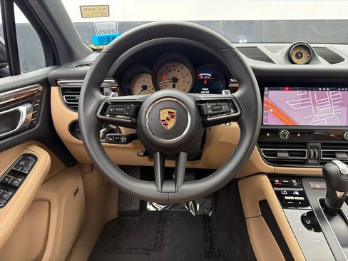Used 2024 Porsche Macan AWD/4WD image 8