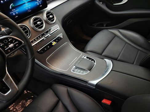 Used 2022 Mercedes-Benz GLC 300 image 11