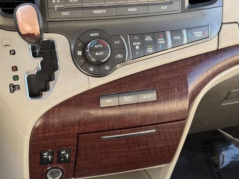 Used 2011 Toyota Sienna XLE image 17