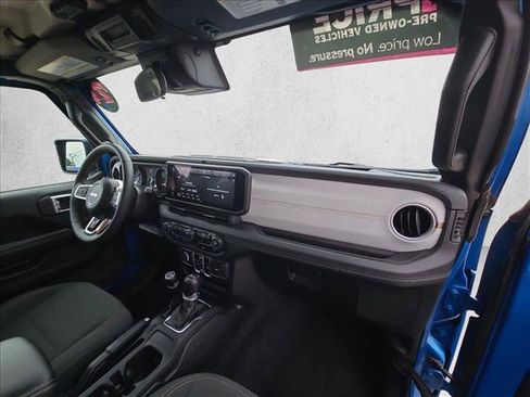 Used 2024 Jeep Wrangler Unlimited Sahara AWD/4WD image 20