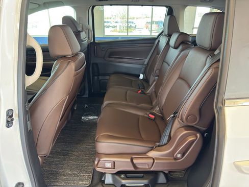 New 2026 Honda Odyssey Touring image 11