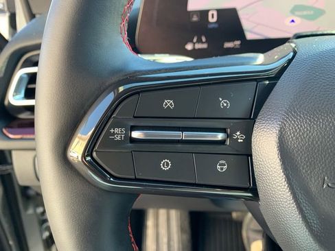 Used 2026 Chevrolet Traverse RS image 32