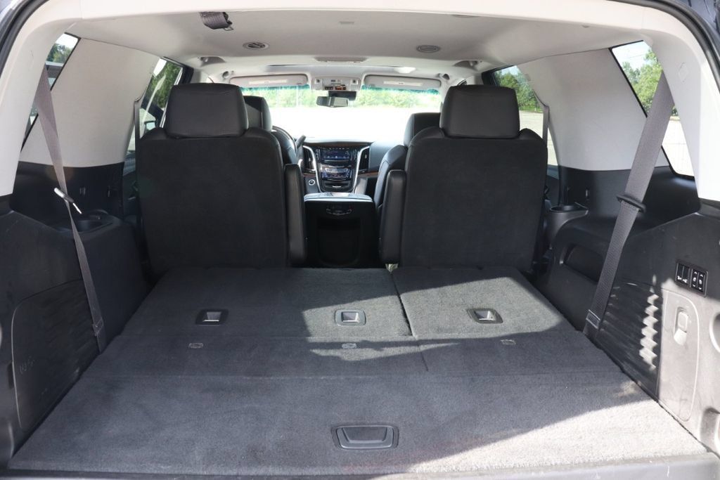 Used 2017 Cadillac Escalade Luxury AWD/4WD image 34