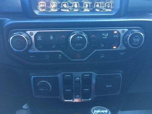 Used 2019 Jeep Wrangler Unlimited Sahara AWD/4WD image 25