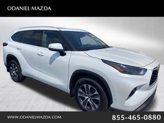 Used 2022 Toyota Highlander XLE AWD/4WD video 1