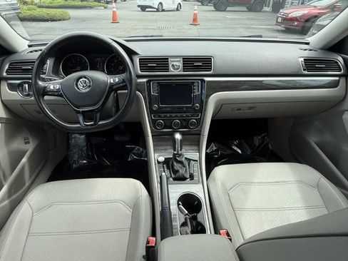 Used 2016 Volkswagen Passat 1.8T SE FWD image 12