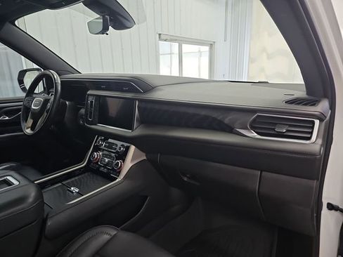 Used 2022 GMC Yukon XL Denali w/ Denali Premium Package AWD/4WD image 29