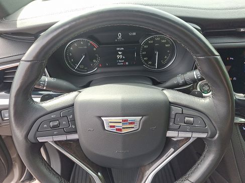 Used 2022 Cadillac XT6 Premium Luxury image 13
