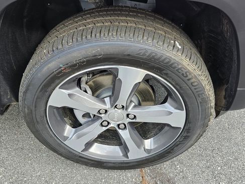 New 2026 Jeep Grand Cherokee Limited w/ Luxury Tech Group II image 16