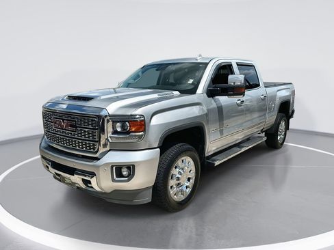 Used 2018 GMC Sierra 2500 Denali w/ Duramax Plus Package AWD/4WD image 1