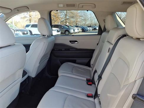 Certified 2024 Nissan Pathfinder SL image 6