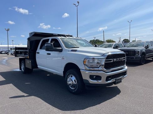 New 2024 RAM 3500 Tradesman w/ Chrome Appearance Group AWD/4WD image 4