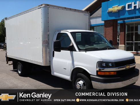 Used 2022 Chevrolet Express 3500 w/ Power Convenience Package RWD image 2