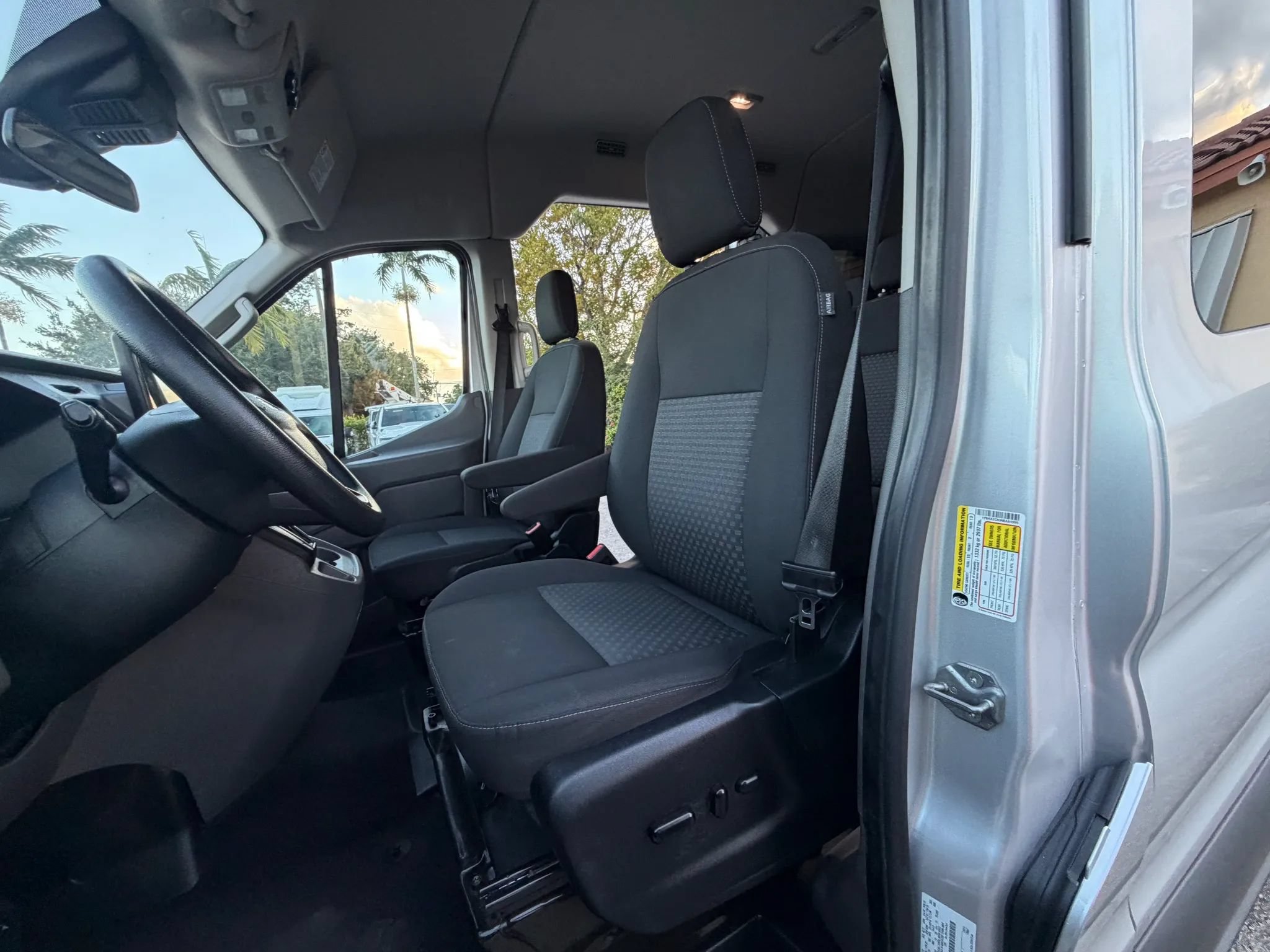 Used 2022 Ford Transit 350 XLT RWD image 12