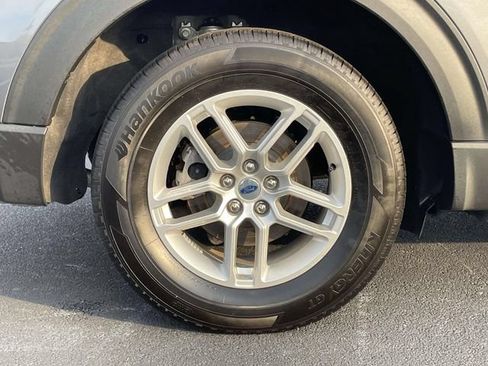 Used 2025 Ford Explorer Active AWD/4WD image 9