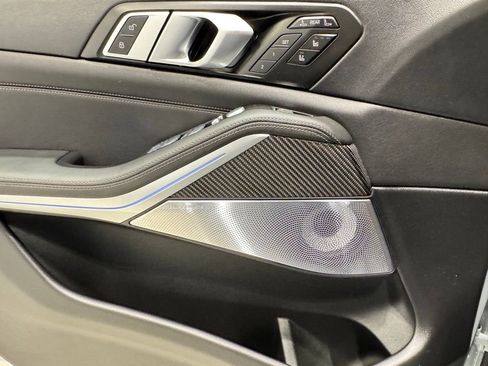 Used 2025 BMW X7 M60i image 19