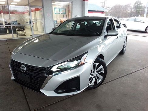 Used 2023 Nissan Altima 2.5 S image 1