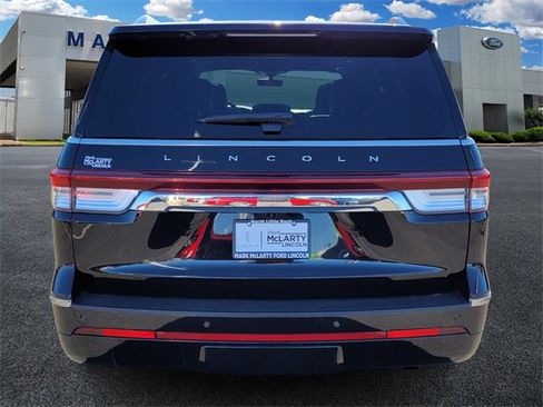 Used 2024 Lincoln Navigator Reserve image 4