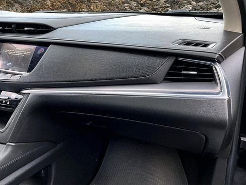 Used 2017 Cadillac XT5 Luxury w/ Driver Awareness Package image 15