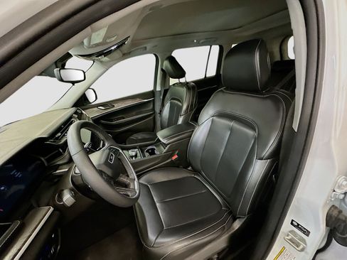 Used 2023 Jeep Grand Cherokee 4WD 4xe image 13