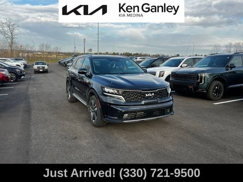 Certified 2023 Kia Sorento EX image 3