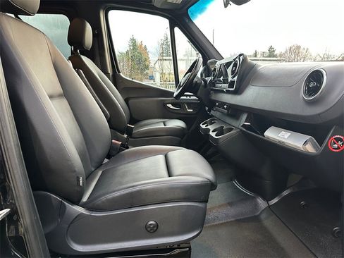 Used 2019 Mercedes-Benz Sprinter 2500 image 10