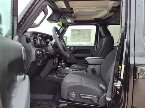 New 2026 Jeep Gladiator Mojave w/ Steel Bumper Group image 16