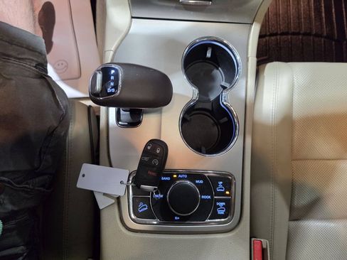Used 2014 Jeep Grand Cherokee Overland AWD/4WD image 41