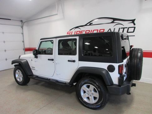Used 2017 Jeep Wrangler Unlimited Sport w/ Quick Order Package 24S AWD/4WD image 3