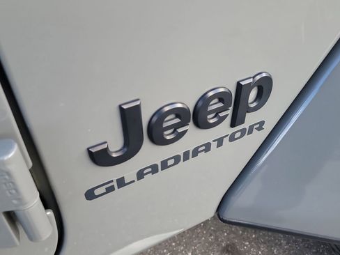 Certified 2022 Jeep Gladiator Sport image 6