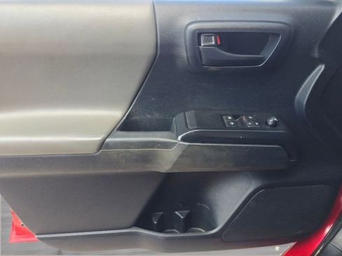 Used 2020 Toyota Tacoma SR image 11