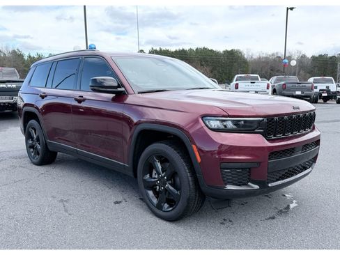 Used 2023 Jeep Grand Cherokee L Laredo image 2