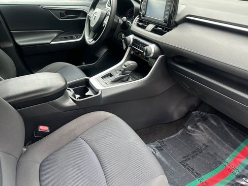 Used 2019 Toyota RAV4 LE w/ Carpet Mat Package FWD image 17