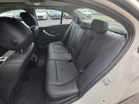 Used 2017 BMW 320i xDrive Sedan AWD/4WD image 5