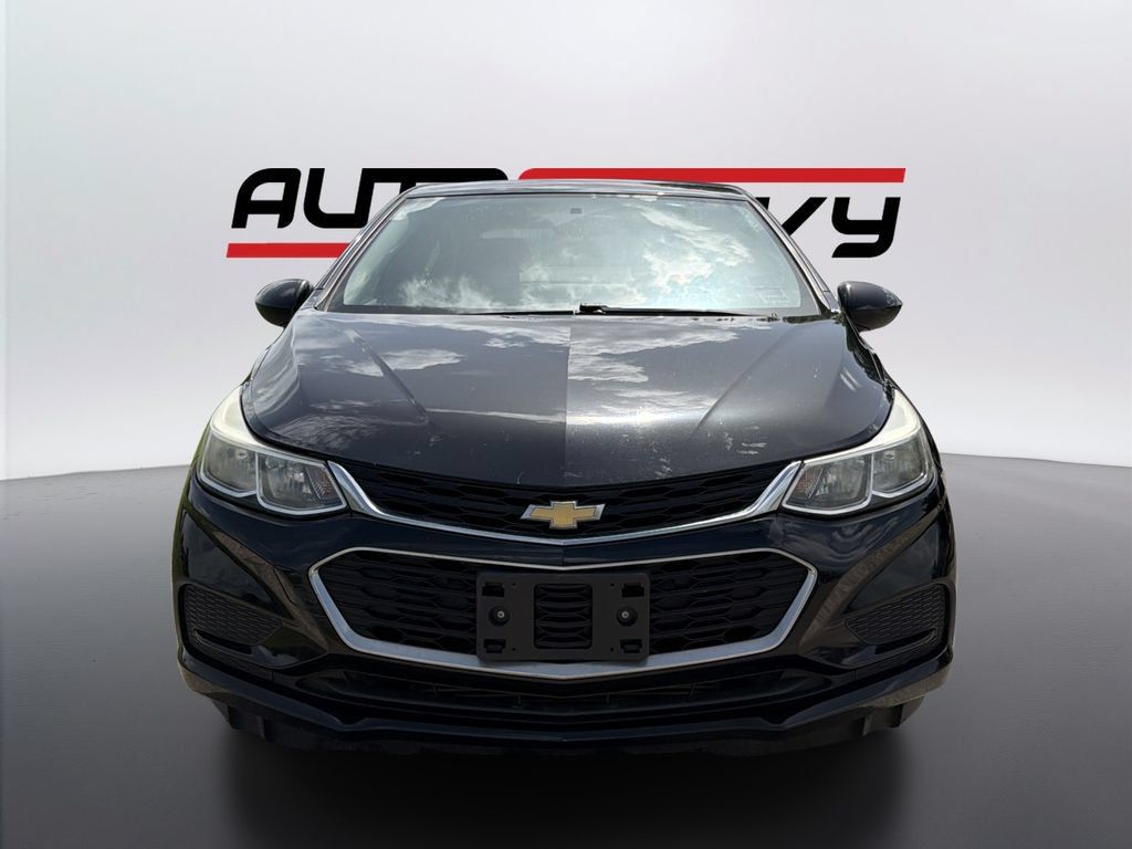 Used 2018 Chevrolet Cruze LS FWD image 2