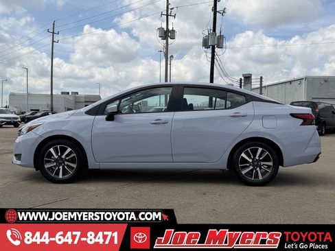 Used 2025 Nissan Versa SV image 6