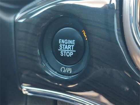 Certified 2017 Jeep Grand Cherokee Overland image 23