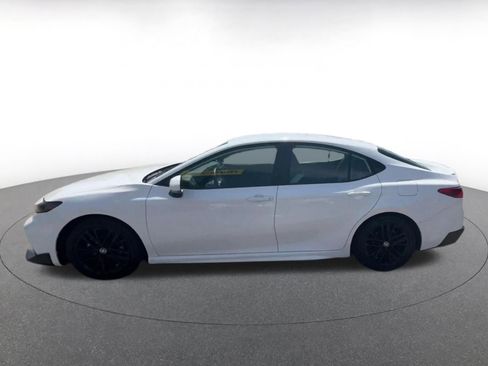 Used 2025 Toyota Camry SE FWD image 9