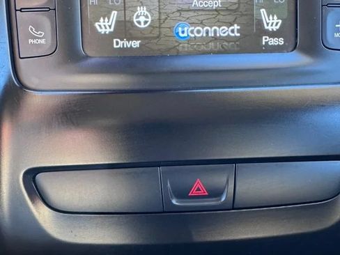 Used 2016 Jeep Cherokee Latitude w/ Cold Weather Group AWD/4WD image 9