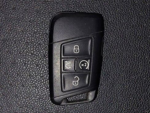 Used 2022 Volkswagen Tiguan SE FWD image 32