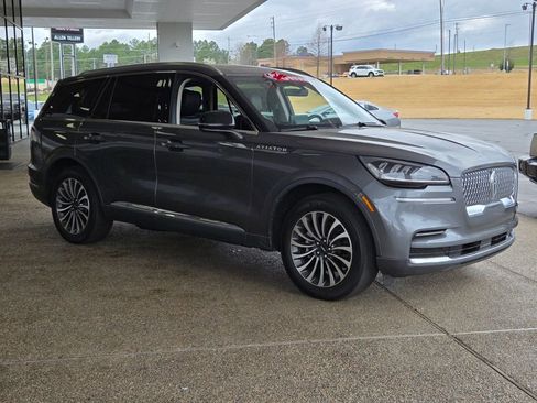 Used 2023 Lincoln Aviator Reserve AWD/4WD image 6