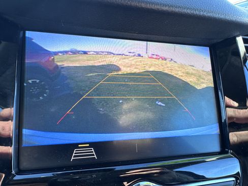 Used 2022 Chevrolet Trax LT w/ LT Convenience Package image 13