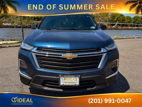 Used 2022 Chevrolet Traverse LS FWD image 2