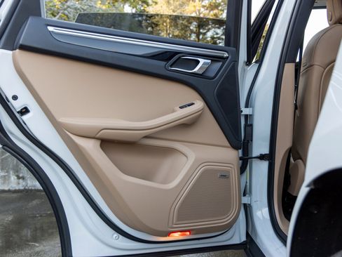 Certified 2023 Porsche Macan S image 38