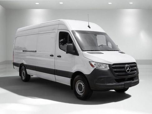 Used 2021 Mercedes-Benz Sprinter 2500 w/ Driver Convenience Package image 5