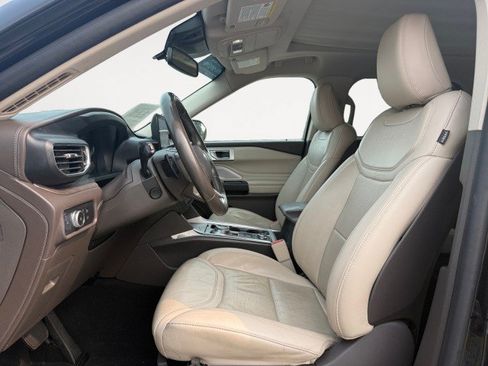 Used 2020 Ford Explorer Platinum w/ Premium Technology Package AWD/4WD image 4