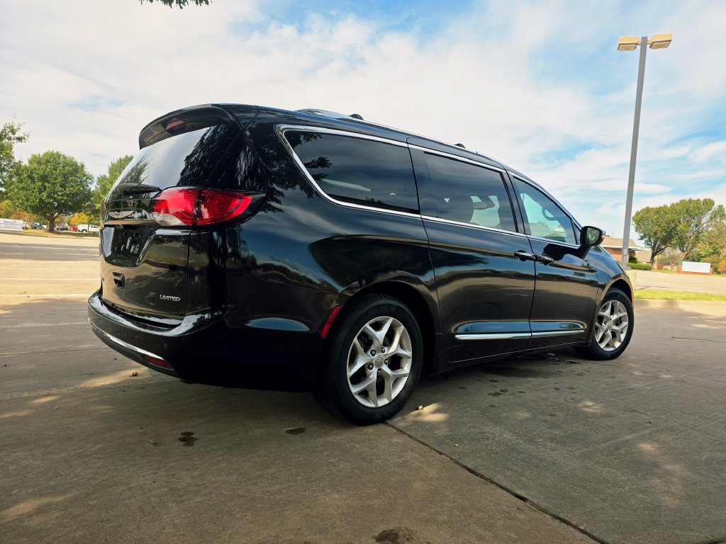 Used 2020 Chrysler Pacifica Limited FWD image 15