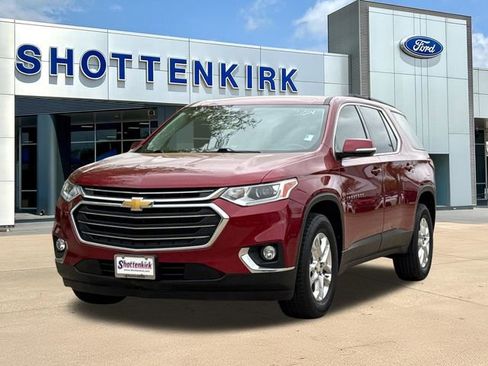 Used 2020 Chevrolet Traverse LT image 3