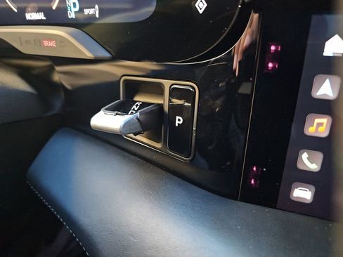 Used 2020 Porsche Taycan Turbo S image 16